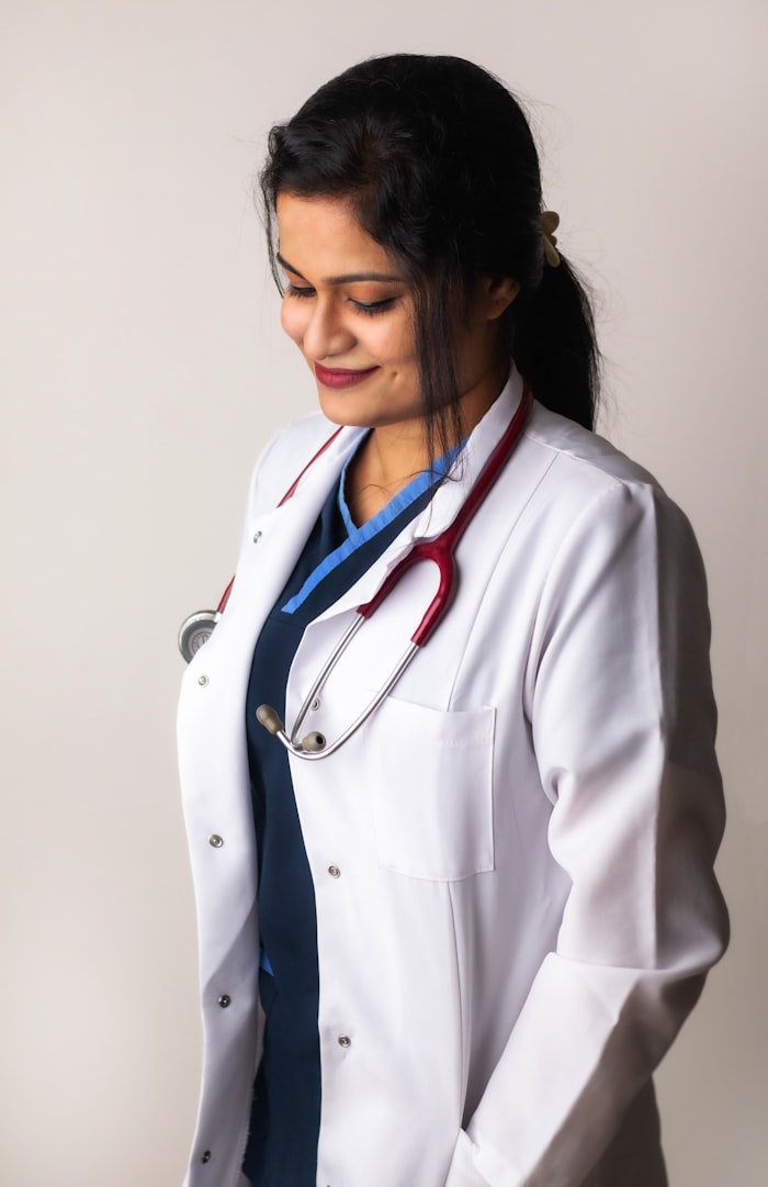 د. مايا رشدي، استشارية طب وتجميل الأسنان