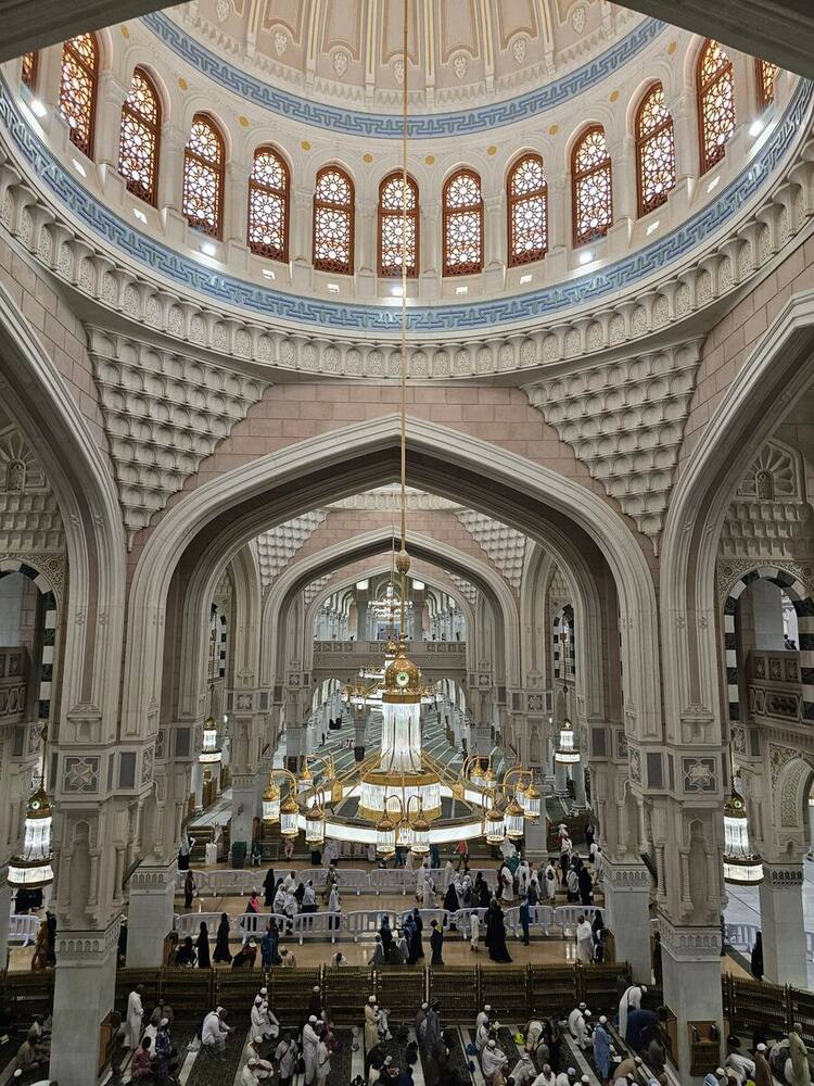 أحد أروقة المسجد الحرام بمكة المكرمة